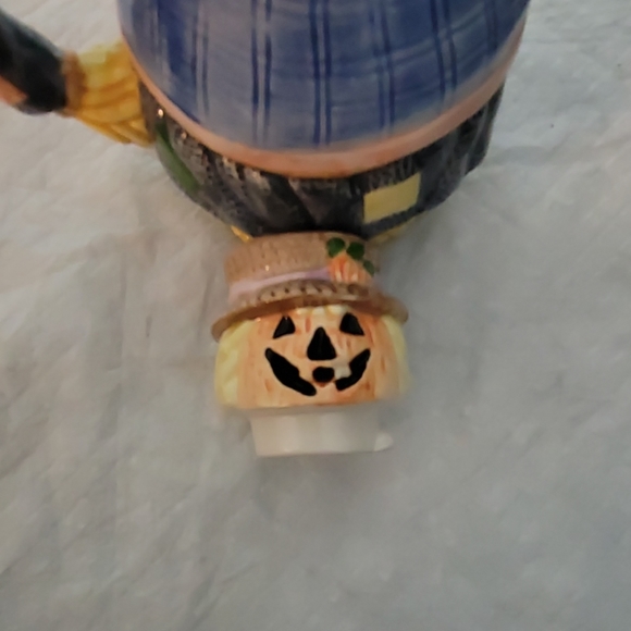 Pumpkin/scarecrow Teapot - Picture 4 of 7